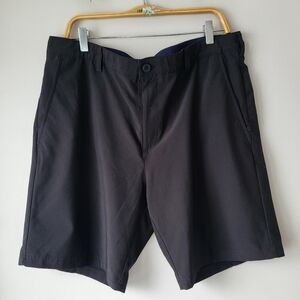 Izod Men's Black Golf Shorts